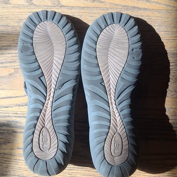 JBU Sydney- Size 9M - Picture 2 of 3